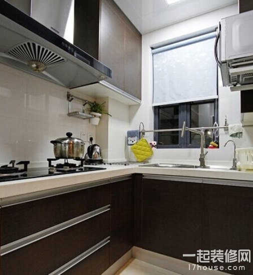 条纹壁纸搭配温馨卧室 条纹壁纸搭配温馨卧室